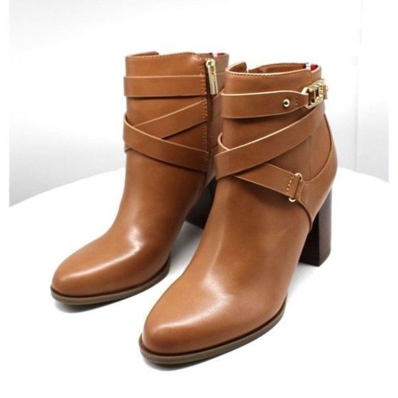 Tommy Hilfiger Darhla Block Heel Bootie (size 7.5) - Picture 5 of 8